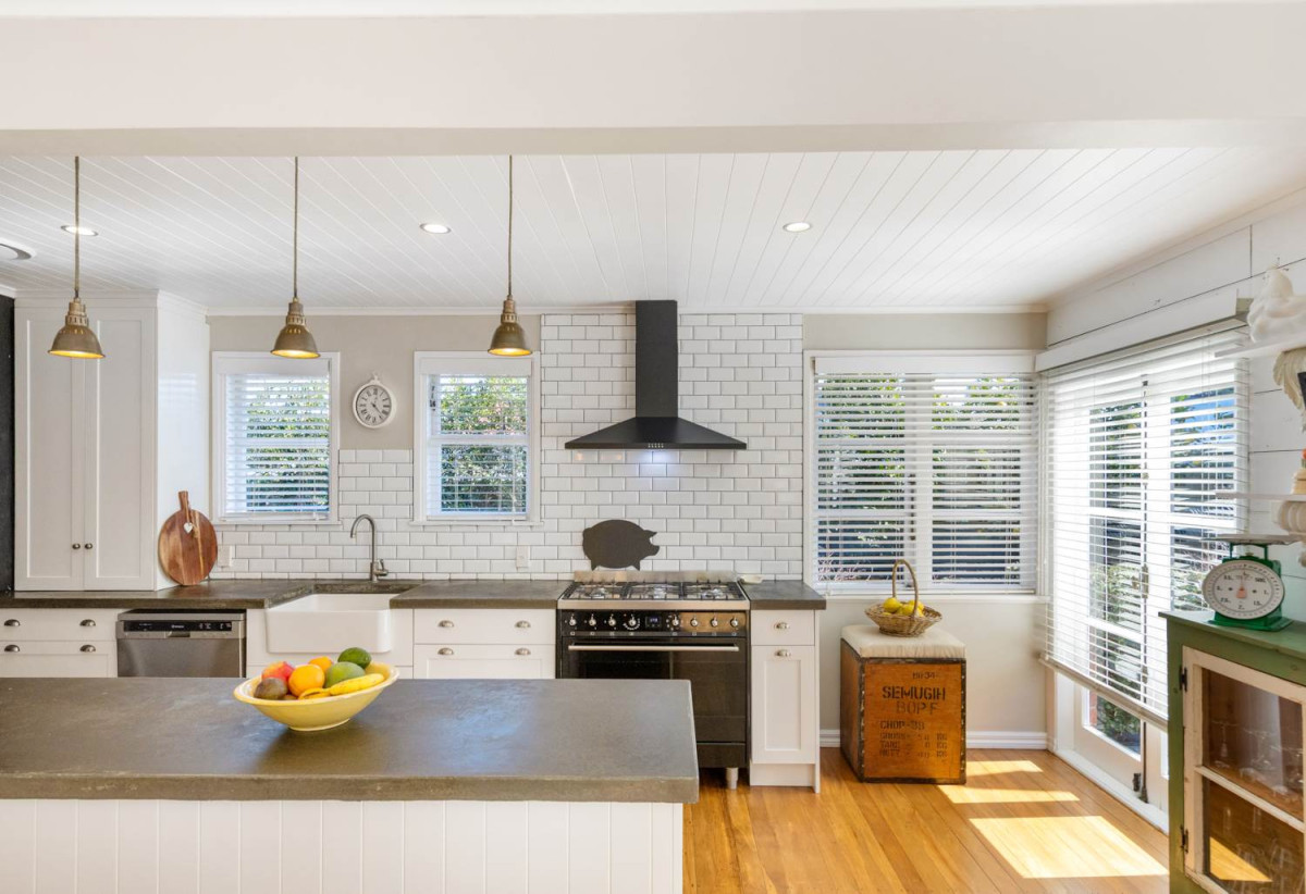 685m2 section, 170m2 Renovated 3 beds (1 ensuite) 2 baths house with double garage, Built-in pizza oven & wine fridge, Central heating, new long run roof, COC for new electrical wiring & new CCC for the professionally completed extension, Fully fenced and gated, 11 Alamein Road, Panmure, Auckland