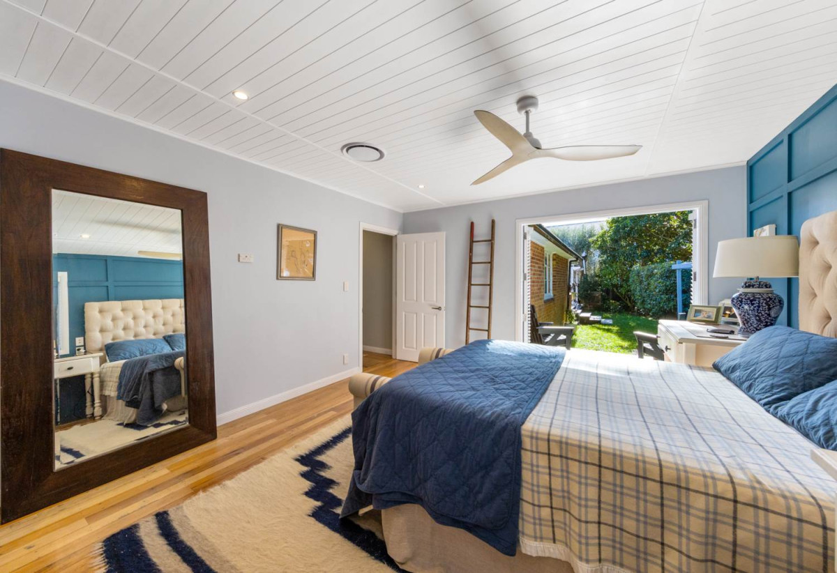 685m2 section, 170m2 Renovated 3 beds (1 ensuite) 2 baths house with double garage, Built-in pizza oven & wine fridge, Central heating, new long run roof, COC for new electrical wiring & new CCC for the professionally completed extension, Fully fenced and gated, 11 Alamein Road, Panmure, Auckland