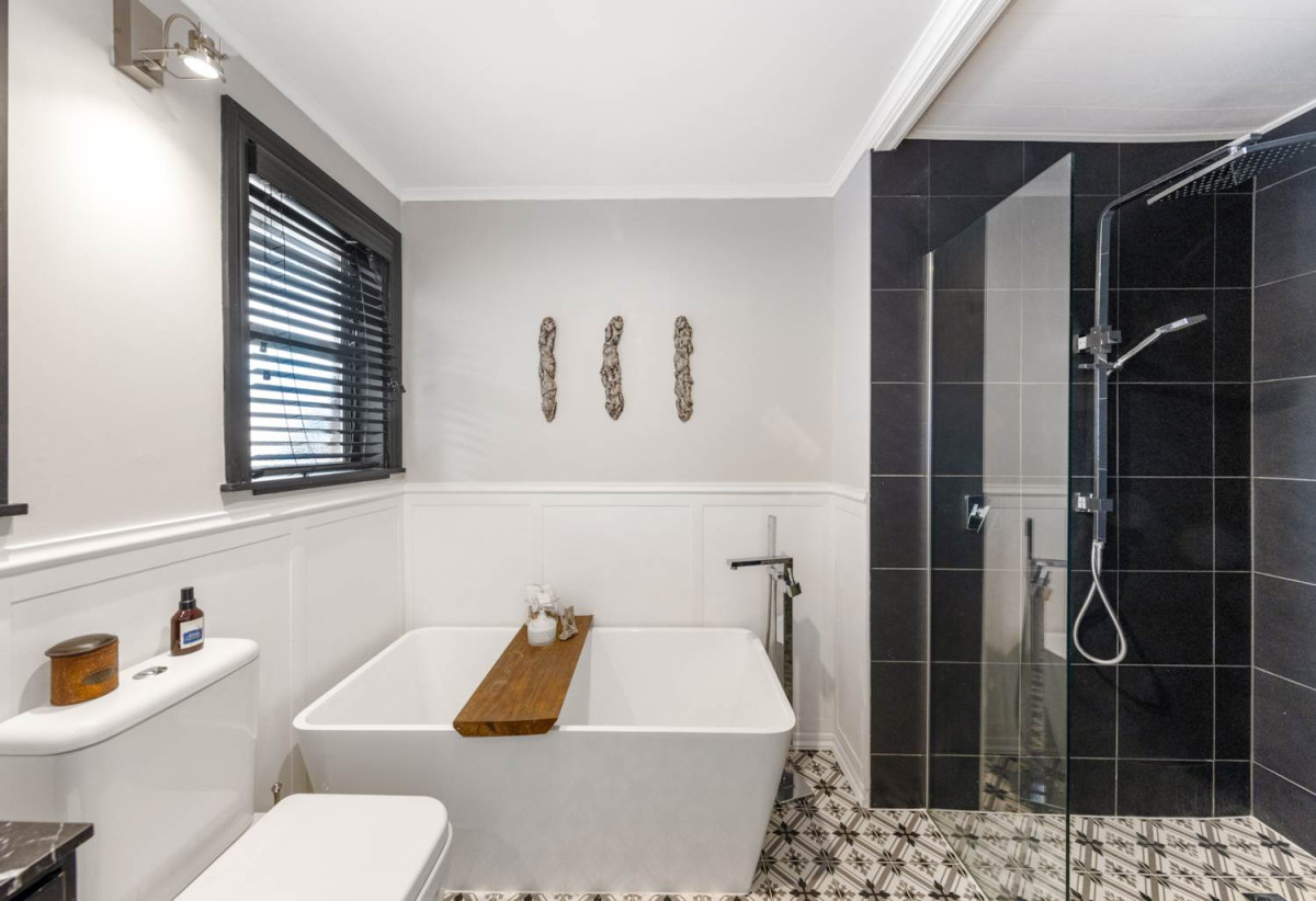 685m2 section, 170m2 Renovated 3 beds (1 ensuite) 2 baths house with double garage, Built-in pizza oven & wine fridge, Central heating, new long run roof, COC for new electrical wiring & new CCC for the professionally completed extension, Fully fenced and gated, 11 Alamein Road, Panmure, Auckland