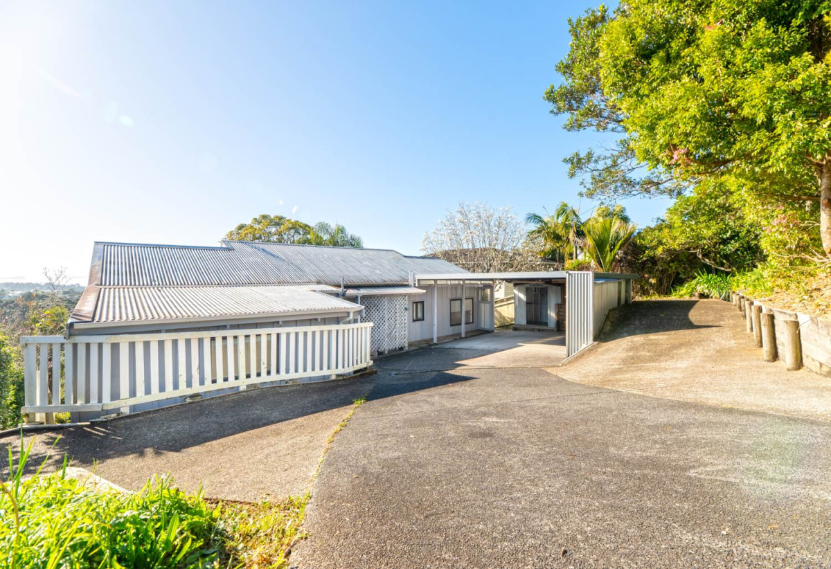 928m2 section, 3 beds + study 2 baths house with carport, 949 East Coast Road, Torbay, Auckland