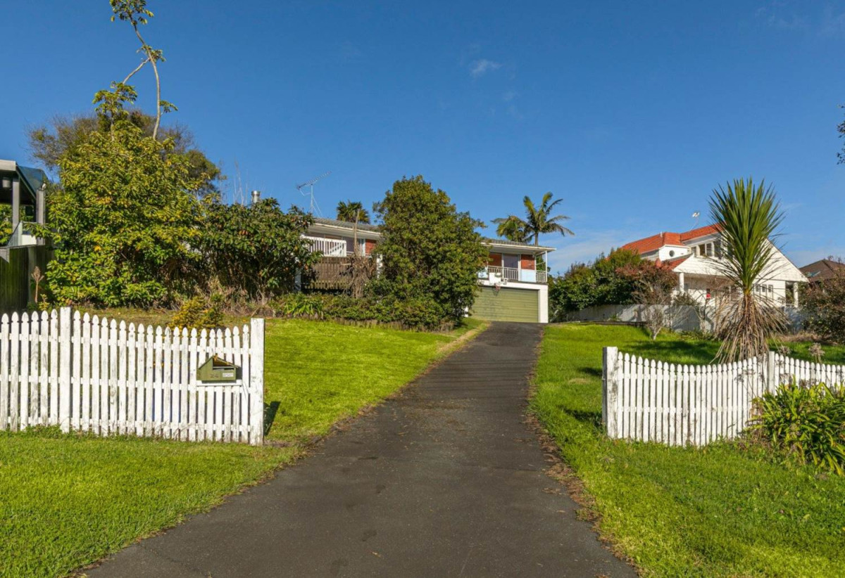 1322m2 section with Sea Views, Double Westlake school zone, Brick and tile 4 beds 3 baths house with double garage, Lower Level: Second living area, large fourth bedroom, additional bathroom, and a pool for relaxation. 24 Prospect Terrace, Milford, Auckland