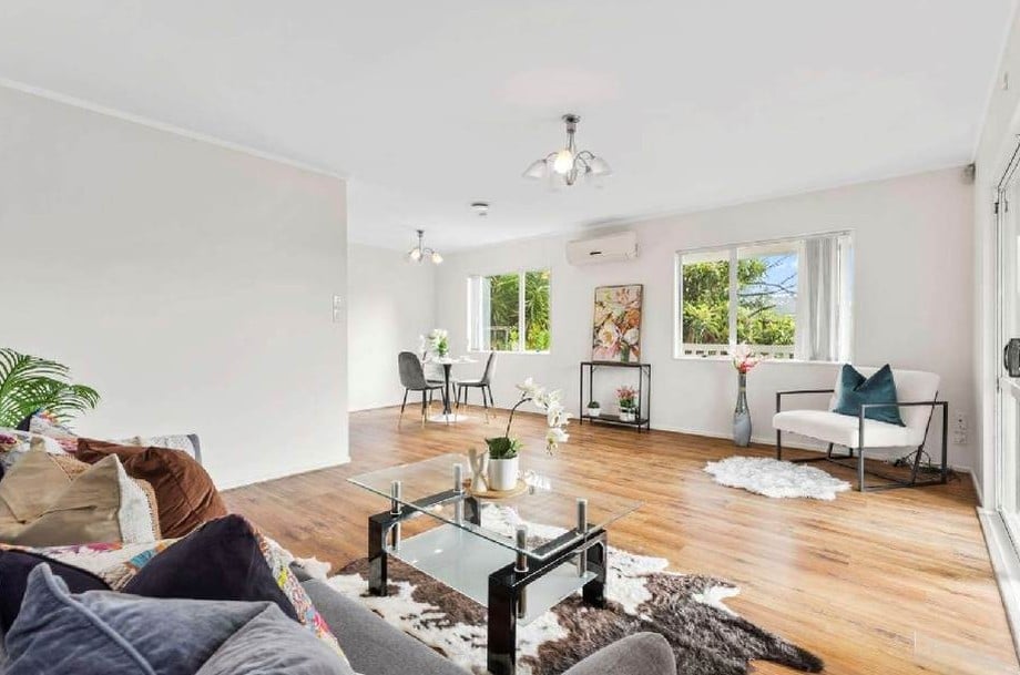Urgent Sale, Vendor has relocated to Australia, Standalone 3 beds 1 bath house with carport, 2/39 Bayview Road, Bayview, Auckland