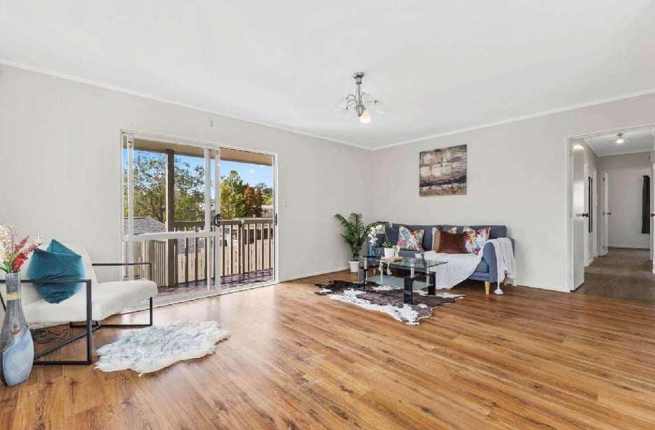 Urgent Sale, Vendor has relocated to Australia, Standalone 3 beds 1 bath house with carport, 2/39 Bayview Road, Bayview, Auckland