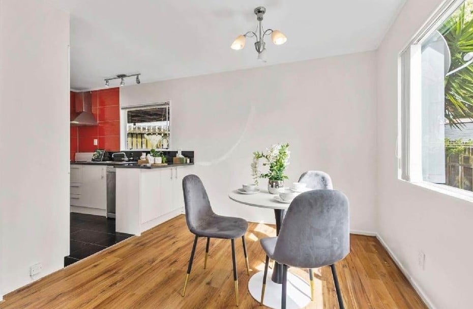 Urgent Sale, Vendor has relocated to Australia, Standalone 3 beds 1 bath house with carport, 2/39 Bayview Road, Bayview, Auckland