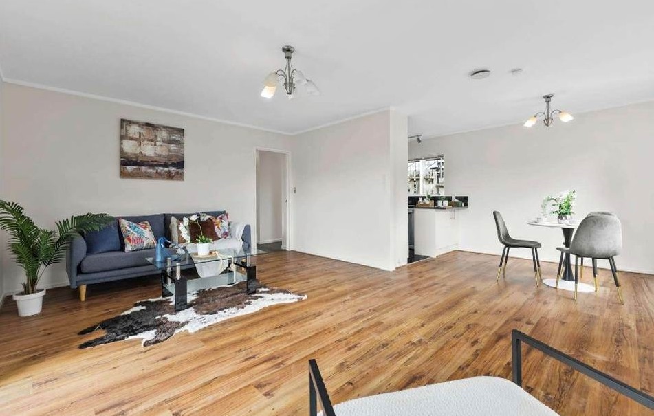 Urgent Sale, Vendor has relocated to Australia, Standalone 3 beds 1 bath house with carport, 2/39 Bayview Road, Bayview, Auckland