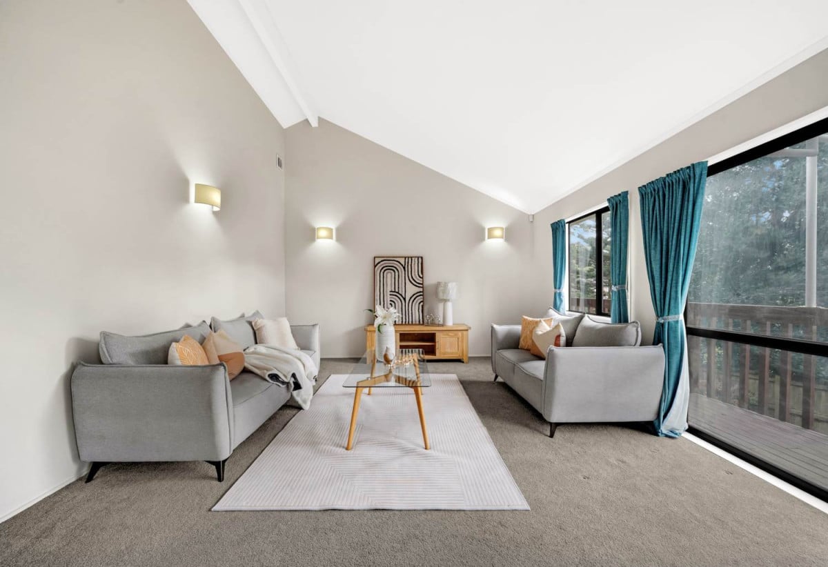 Once over 10 years, Standalone 2 beds 1.5 baths house with carport, 64B Frederick Street, Hillsborough, Auckland