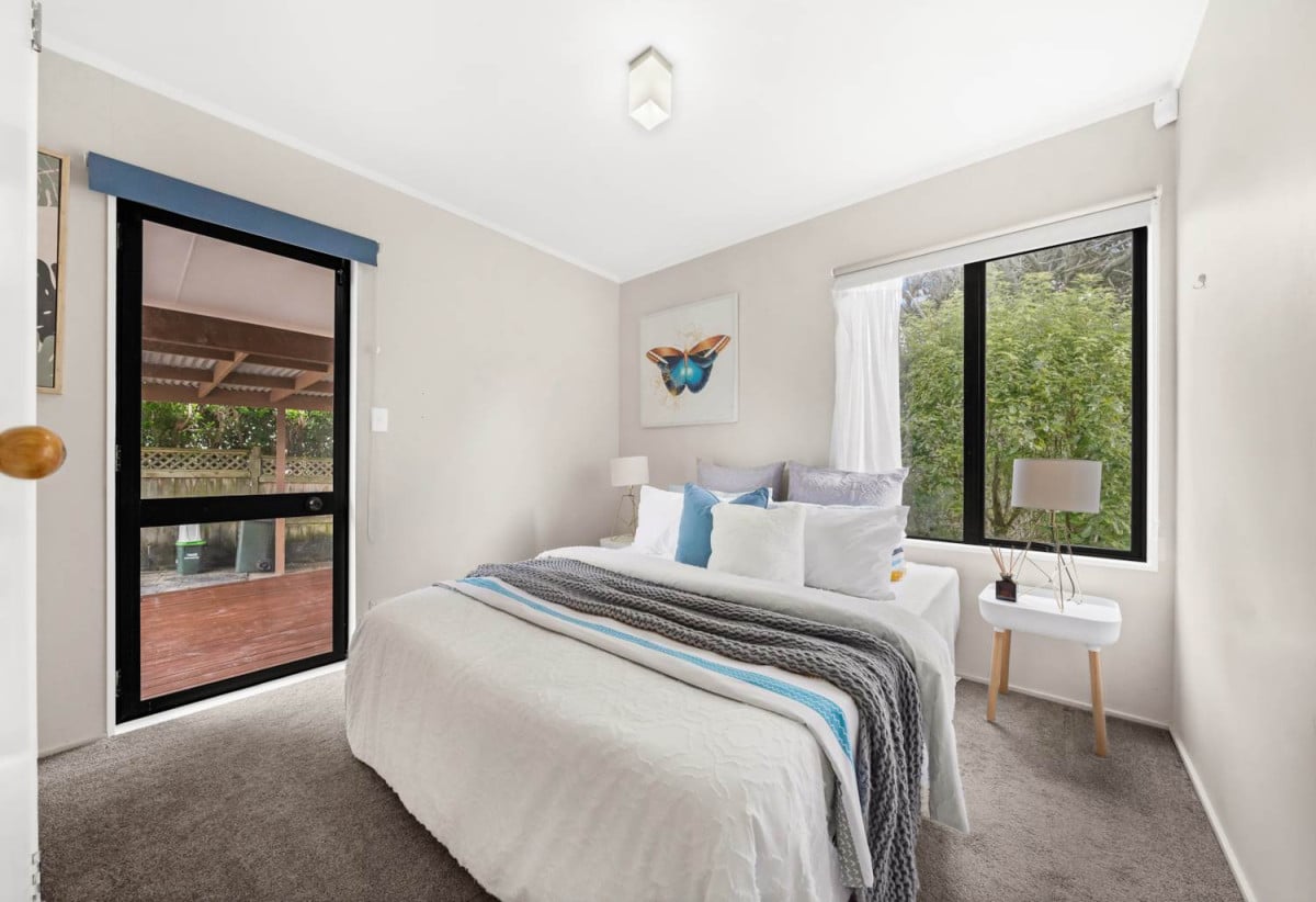 Once over 10 years, Standalone 2 beds 1.5 baths house with carport, 64B Frederick Street, Hillsborough, Auckland