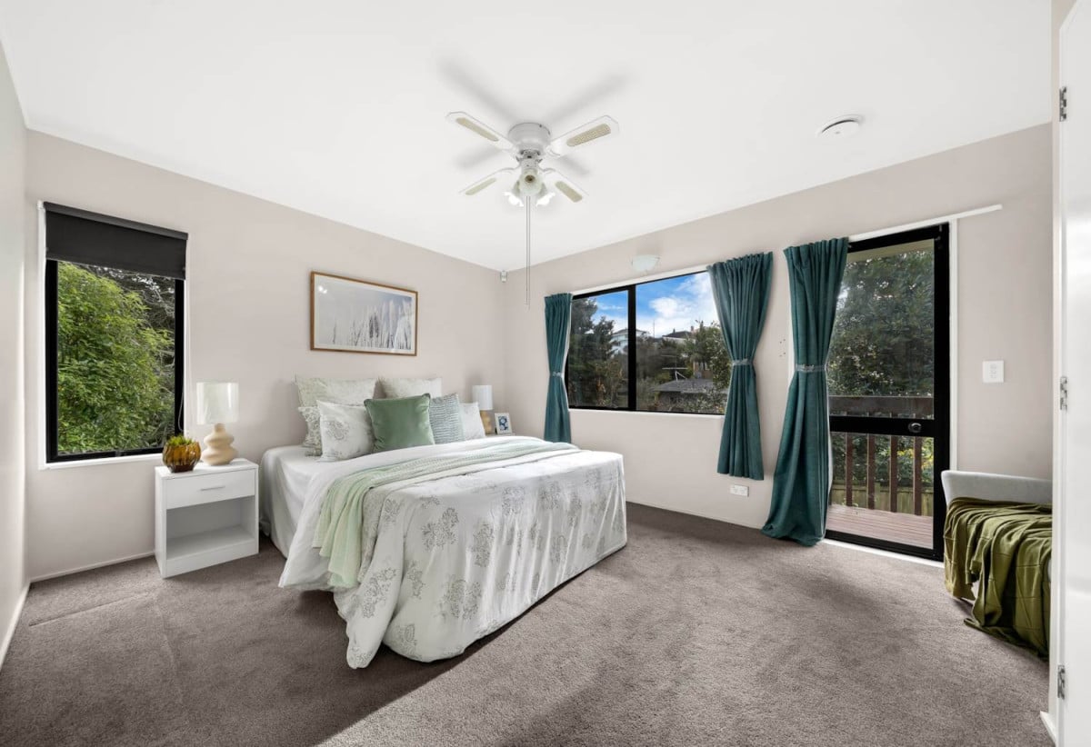 Once over 10 years, Standalone 2 beds 1.5 baths house with carport, 64B Frederick Street, Hillsborough, Auckland