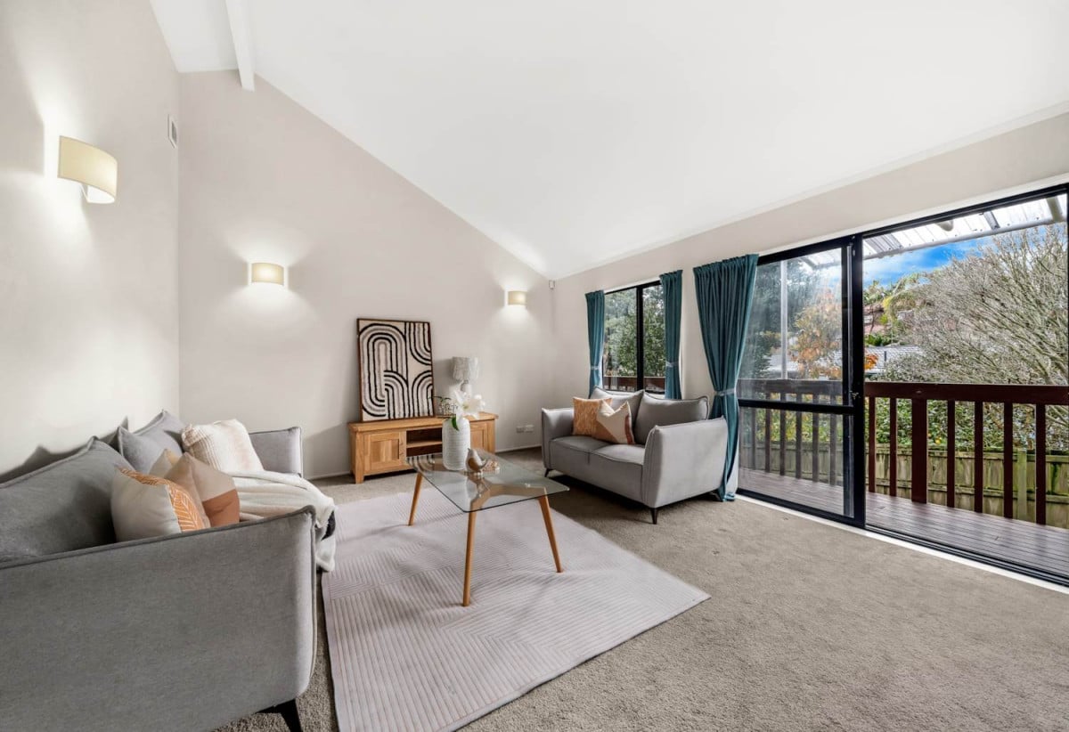 Once over 10 years, Standalone 2 beds 1.5 baths house with carport, 64B Frederick Street, Hillsborough, Auckland