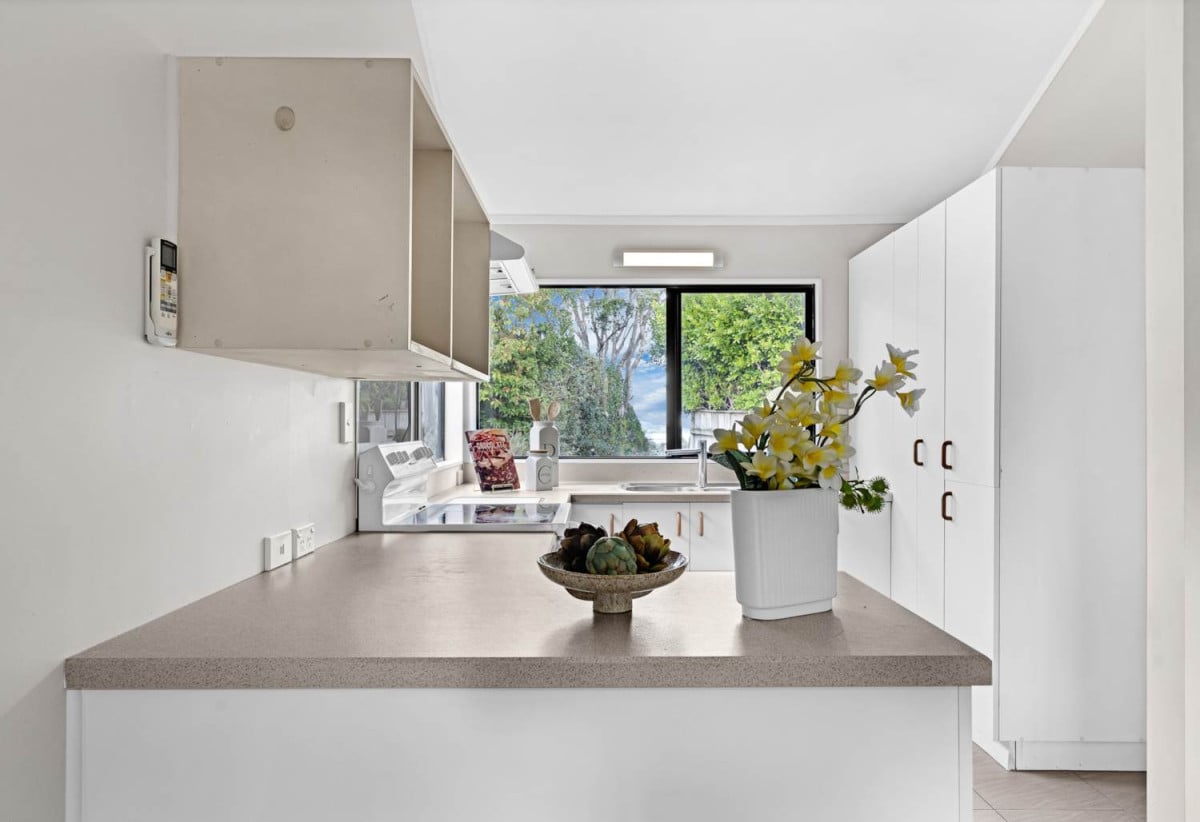 Once over 10 years, Standalone 2 beds 1.5 baths house with carport, 64B Frederick Street, Hillsborough, Auckland