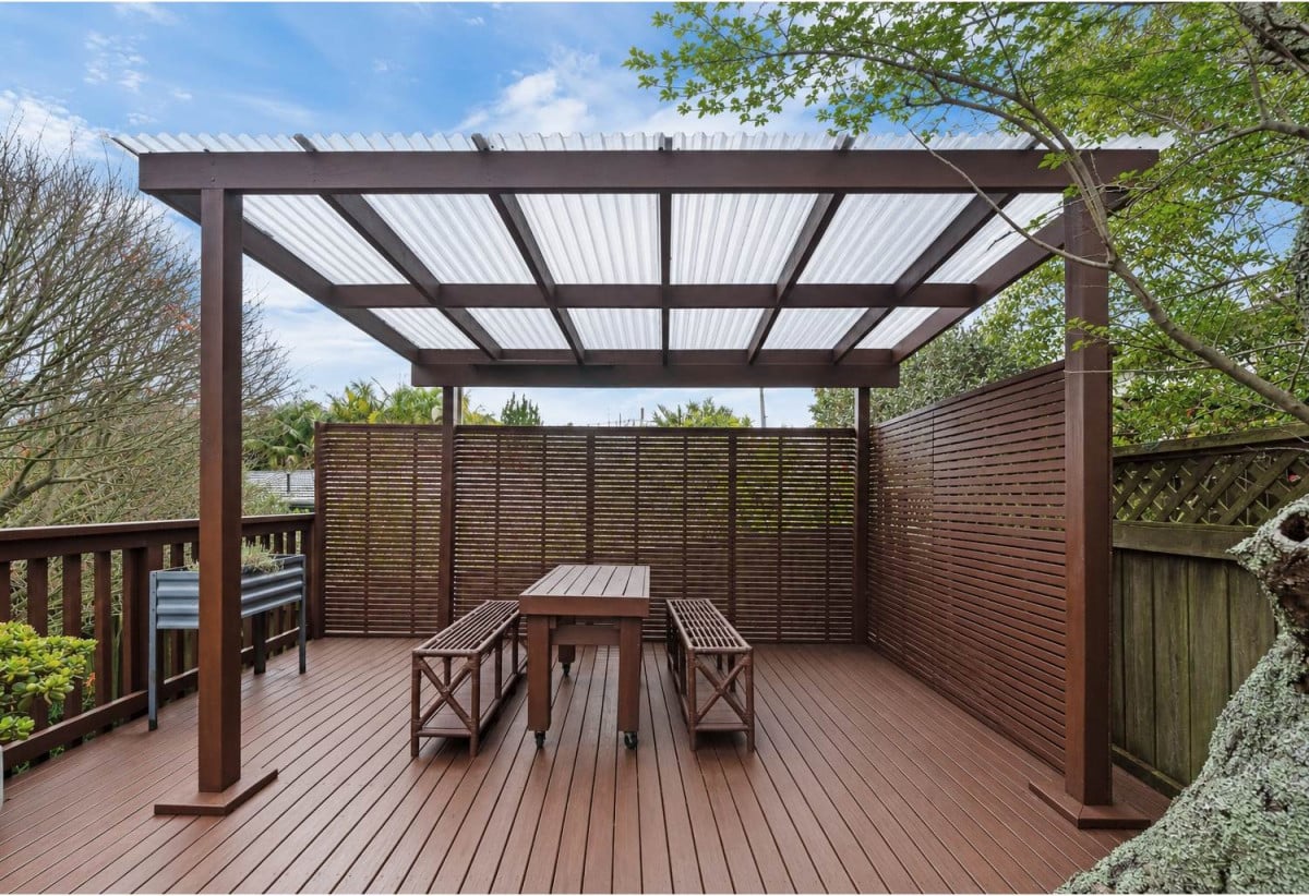 Once over 10 years, Standalone 2 beds 1.5 baths house with carport, 64B Frederick Street, Hillsborough, Auckland
