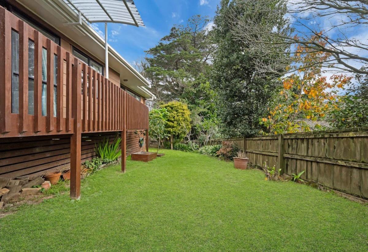 Once over 10 years, Standalone 2 beds 1.5 baths house with carport, 64B Frederick Street, Hillsborough, Auckland