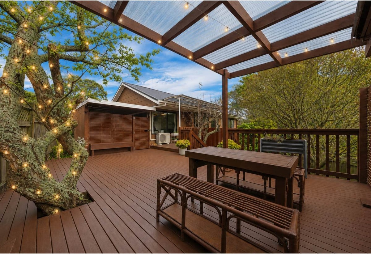 Once over 10 years, Standalone 2 beds 1.5 baths house with carport, 64B Frederick Street, Hillsborough, Auckland