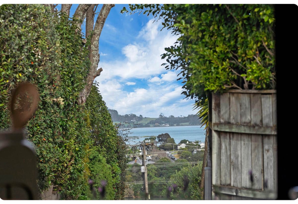 Once over 10 years, Standalone 2 beds 1.5 baths house with carport, 64B Frederick Street, Hillsborough, Auckland