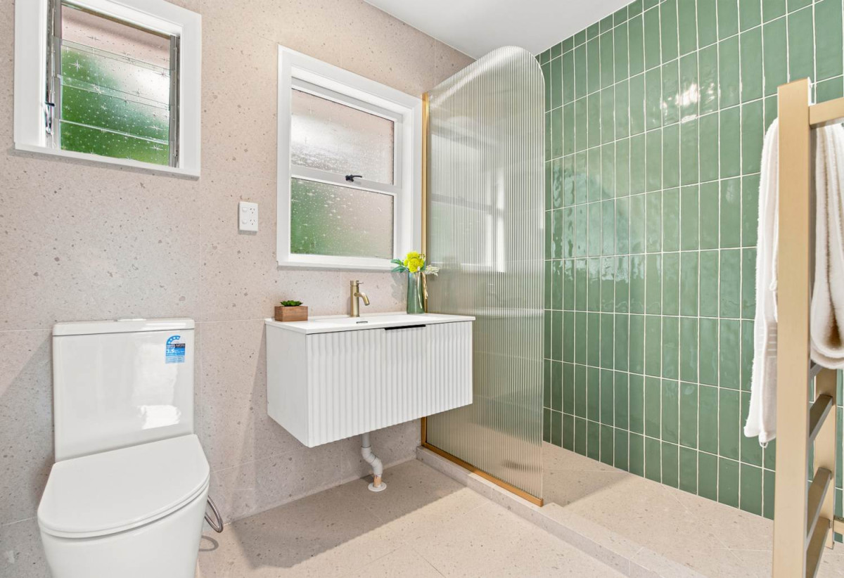 Double Westlake school zone, Renovated Brick and tile 3 beds 1 bath home with carport, 3/28 Gordon Avenue, Milford, Auckland
