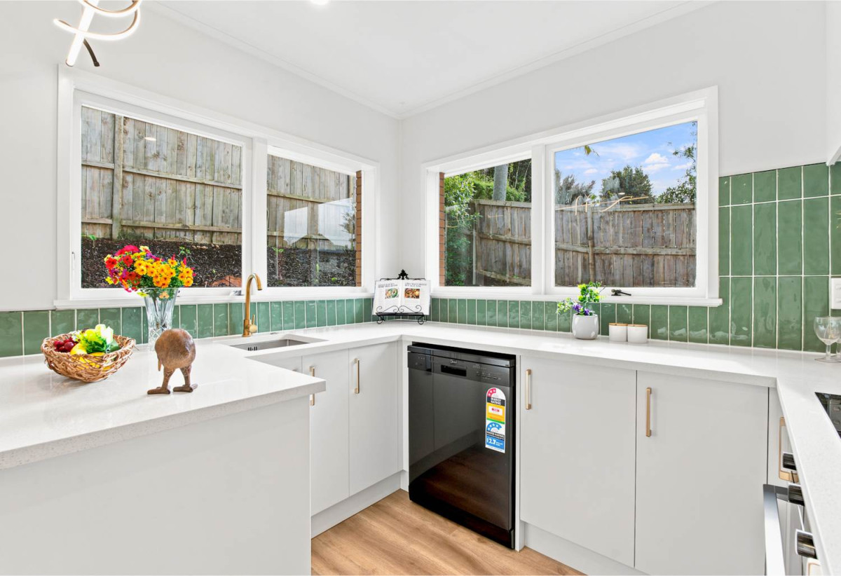 Double Westlake school zone, Renovated Brick and tile 3 beds 1 bath home with carport, 3/28 Gordon Avenue, Milford, Auckland