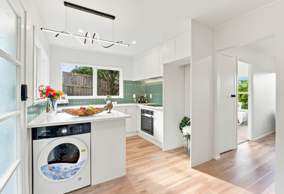 Double Westlake school zone, Renovated Brick and tile 3 beds 1 bath home with carport, 3/28 Gordon Avenue, Milford, Auckland