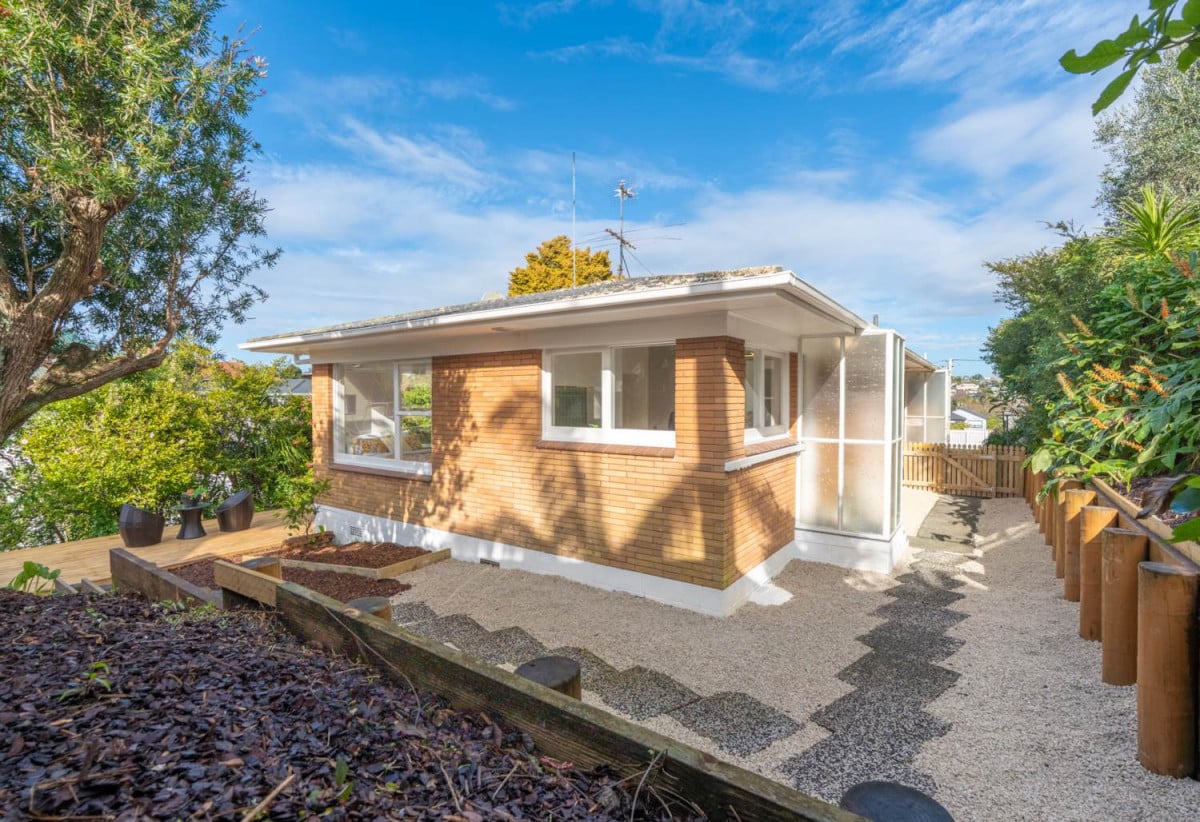 Double Westlake school zone, Renovated Brick and tile 3 beds 1 bath home with carport, 3/28 Gordon Avenue, Milford, Auckland
