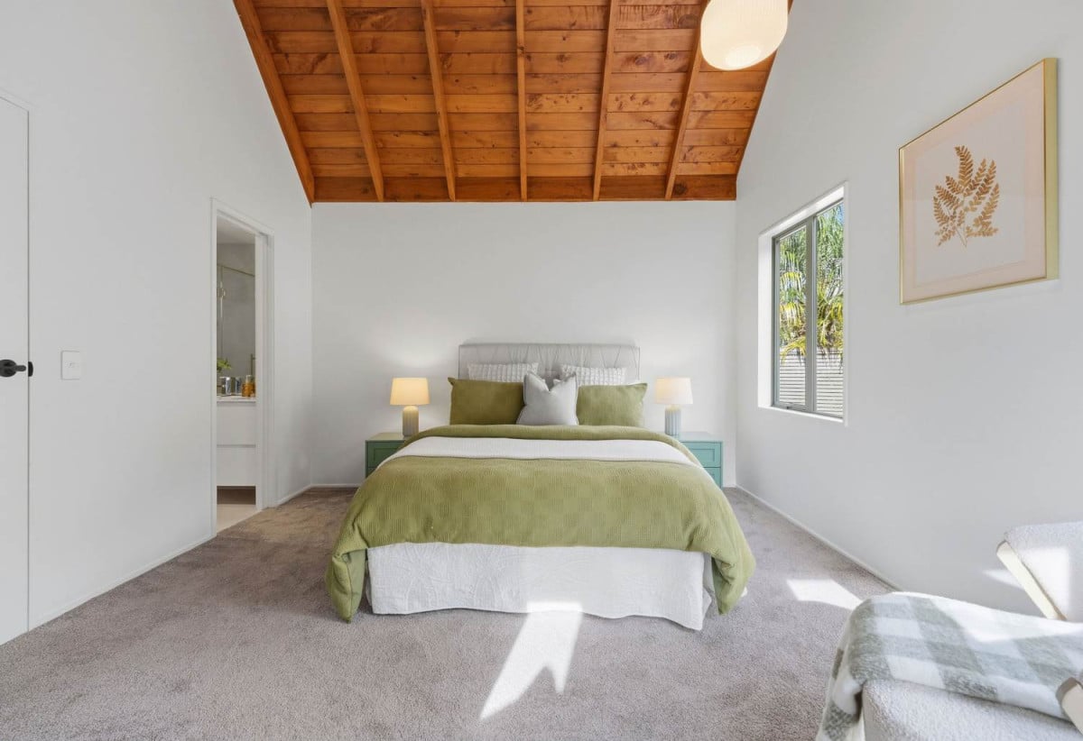 Rangitoto College and Westlake school zone, 708m2 section, Renovated 3 beds 2 baths house with double garage, 6 Tree Fern Trail, Campbells Bay, Auckland