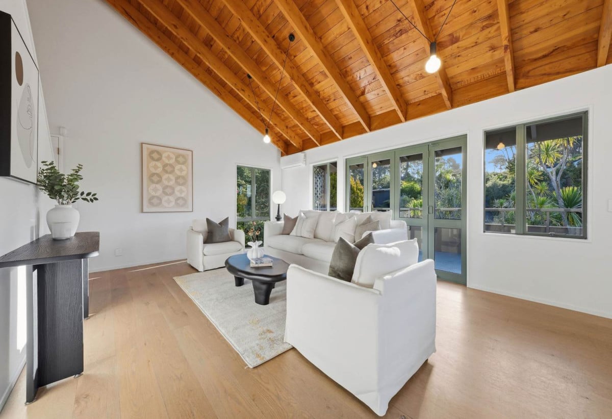 Rangitoto College and Westlake school zone, 708m2 section, Renovated 3 beds 2 baths house with double garage, 6 Tree Fern Trail, Campbells Bay, Auckland