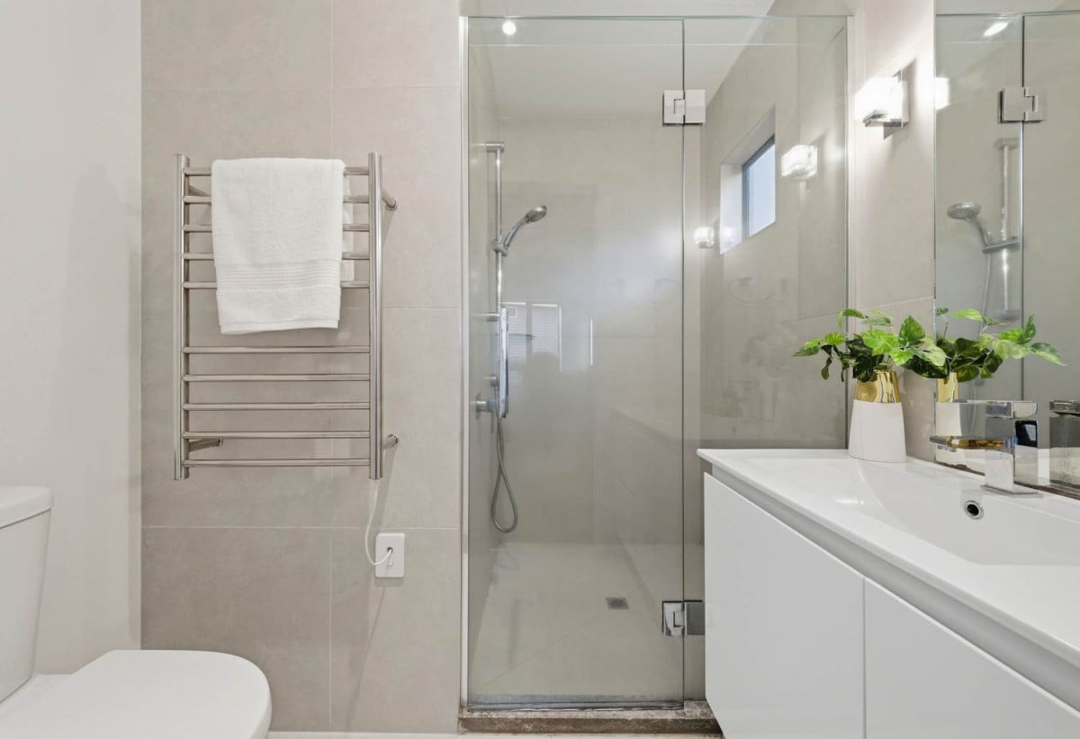 Rangitoto College and Westlake school zone, 708m2 section, Renovated 3 beds 2 baths house with double garage, 6 Tree Fern Trail, Campbells Bay, Auckland