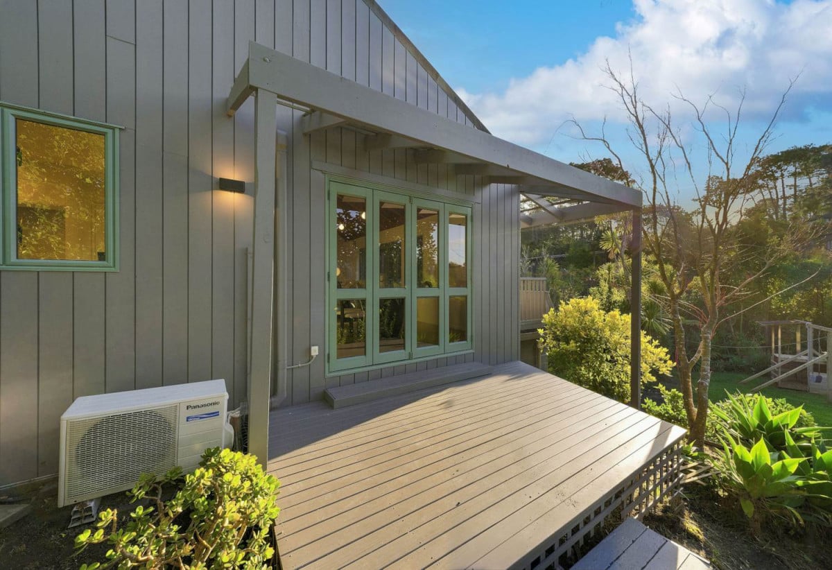 Rangitoto College and Westlake school zone, 708m2 section, Renovated 3 beds 2 baths house with double garage, 6 Tree Fern Trail, Campbells Bay, Auckland
