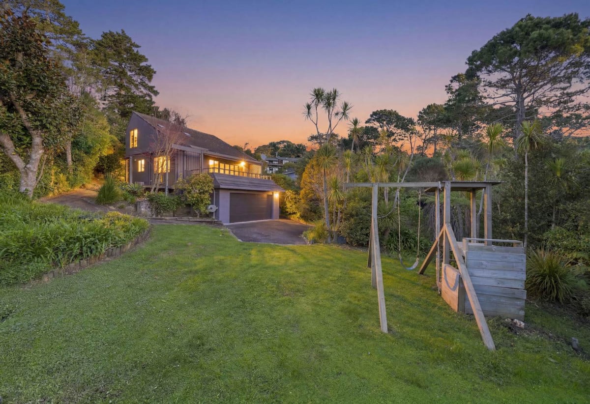 Rangitoto College and Westlake school zone, 708m2 section, Renovated 3 beds 2 baths house with double garage, 6 Tree Fern Trail, Campbells Bay, Auckland