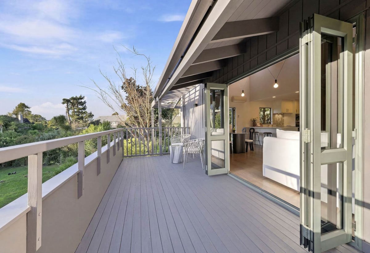 Rangitoto College and Westlake school zone, 708m2 section, Renovated 3 beds 2 baths house with double garage, 6 Tree Fern Trail, Campbells Bay, Auckland