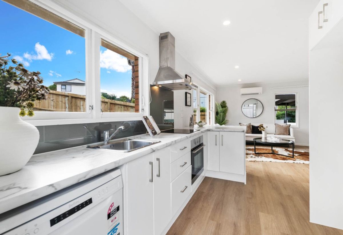 For rent, 2 beds 1 bath home with carport, available 6th August, 11A Broadview Place, Howick, Auckland