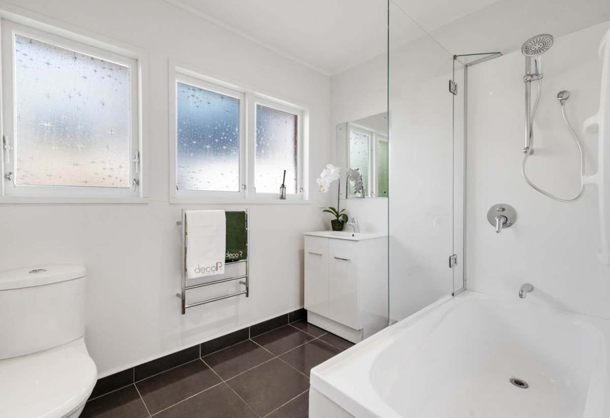 For rent, 2 beds 1 bath home with carport, available 6th August, 11A Broadview Place, Howick, Auckland