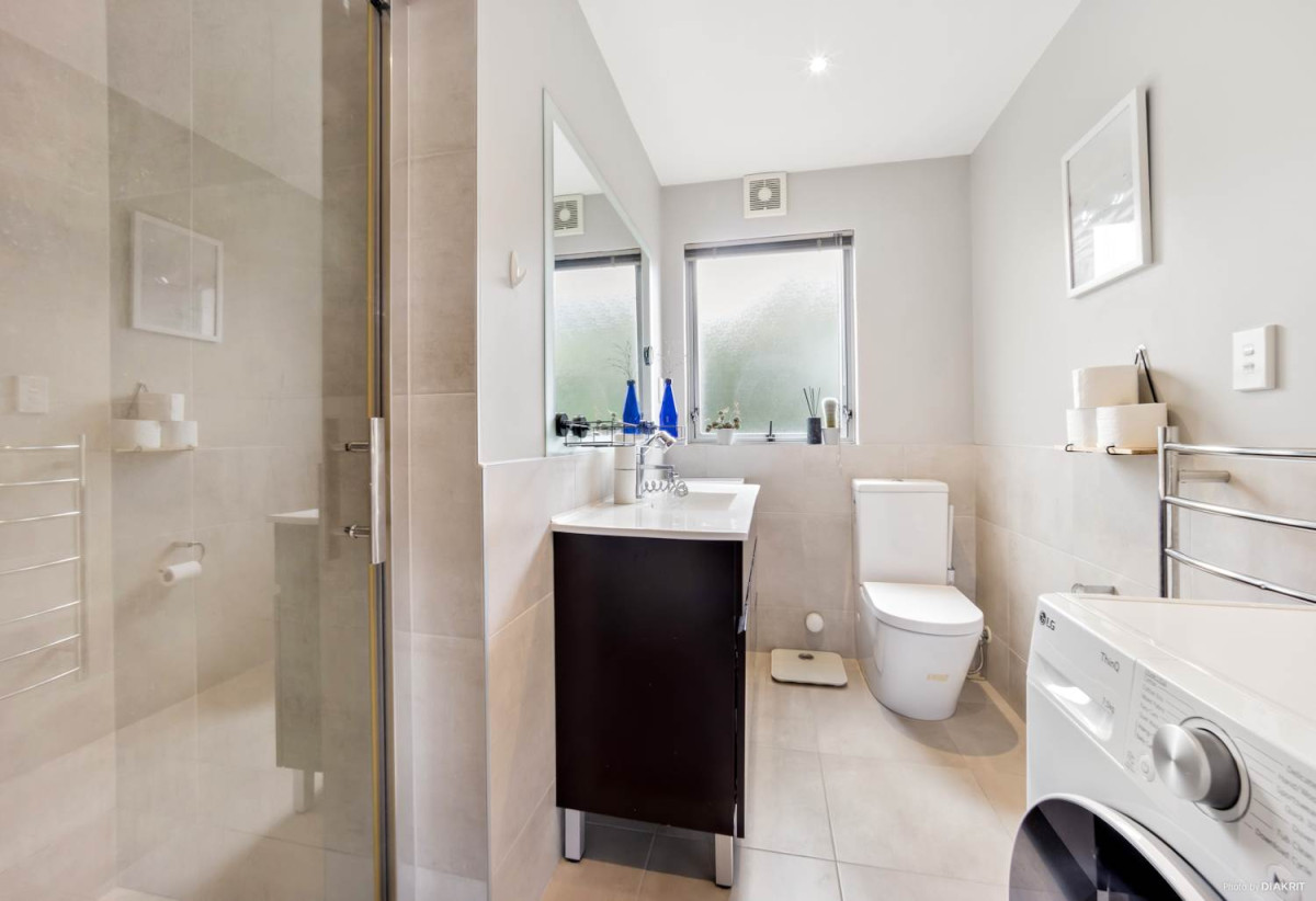 Must sell, Brick and concrete block 2 beds 1 bath home with carport, 10/9 Ranier Street, Ellerslie, Auckland