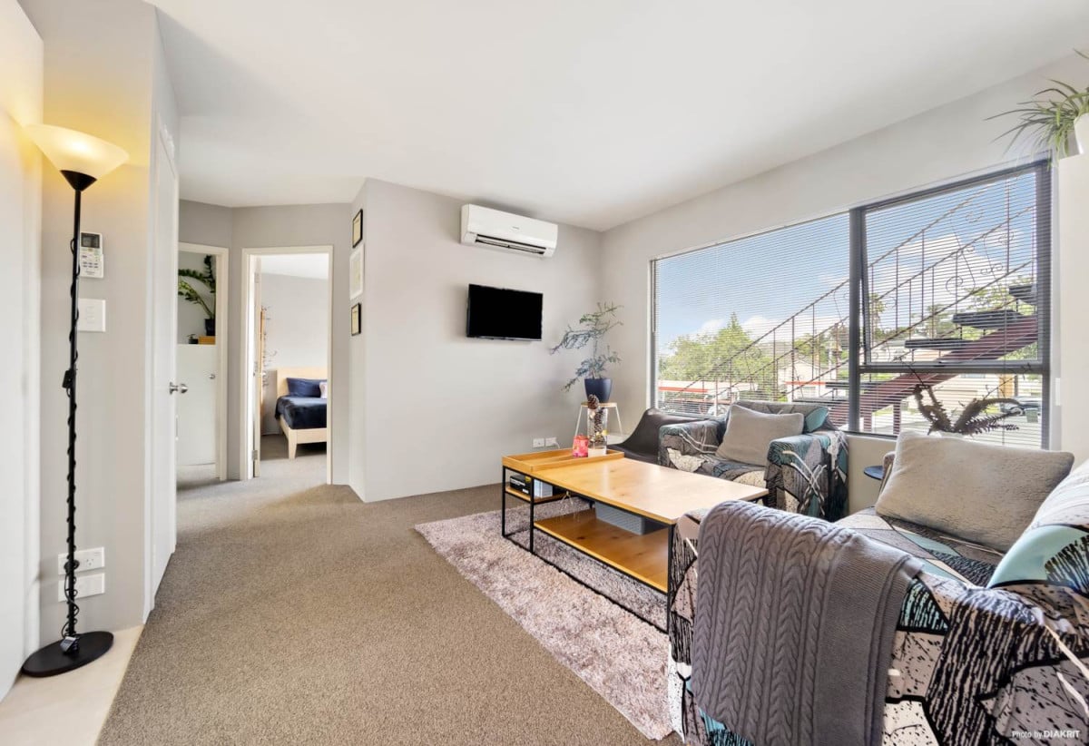 Must sell, Brick and concrete block 2 beds 1 bath home with carport, 10/9 Ranier Street, Ellerslie, Auckland