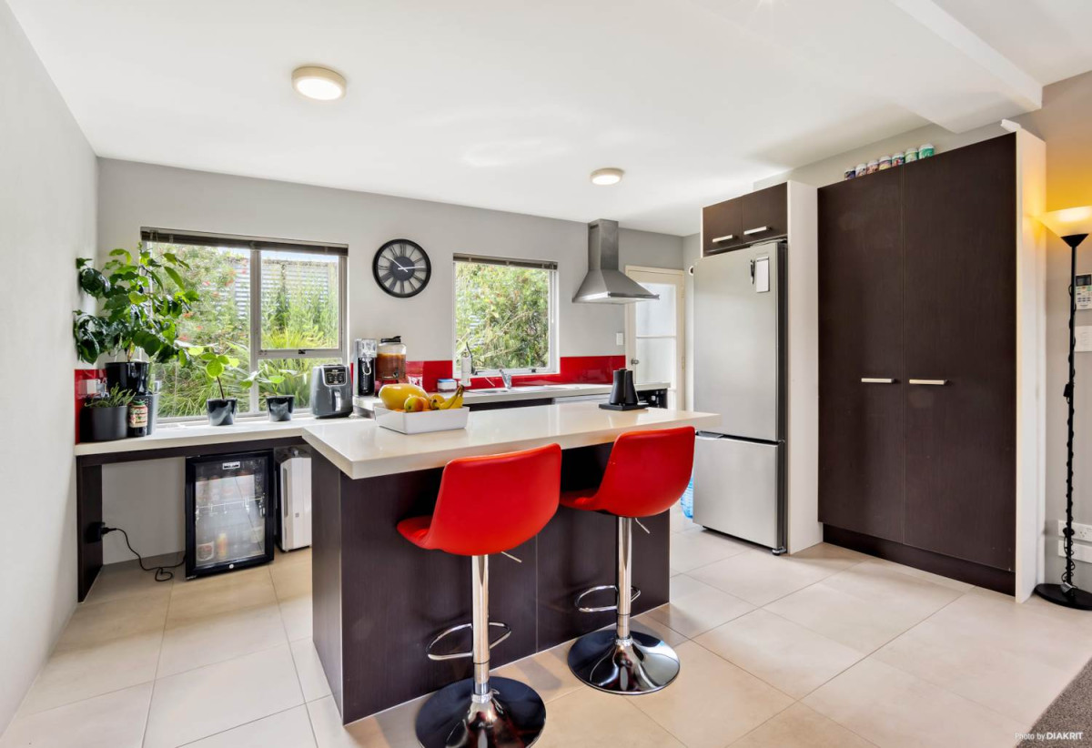 Must sell, Brick and concrete block 2 beds 1 bath home with carport, 10/9 Ranier Street, Ellerslie, Auckland