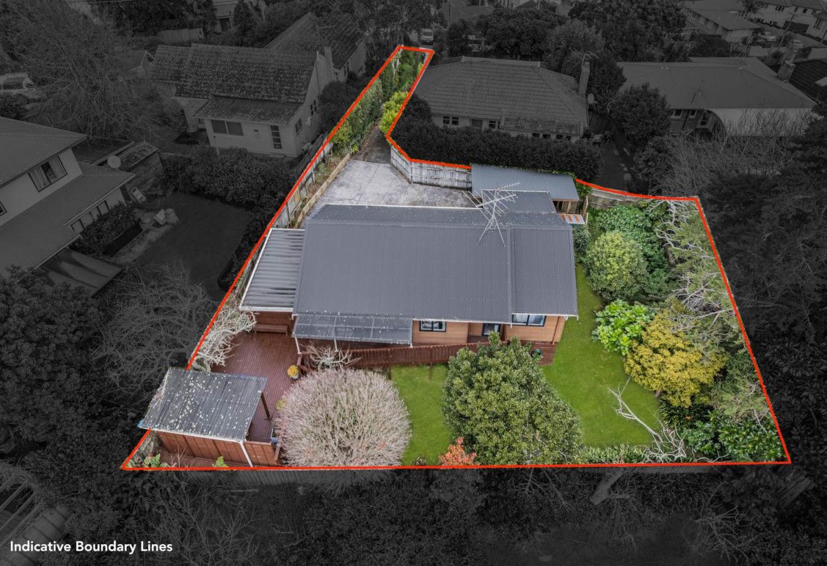 Once over 10 years, Standalone 2 beds 1.5 baths house with carport, 64B Frederick Street, Hillsborough, Auckland