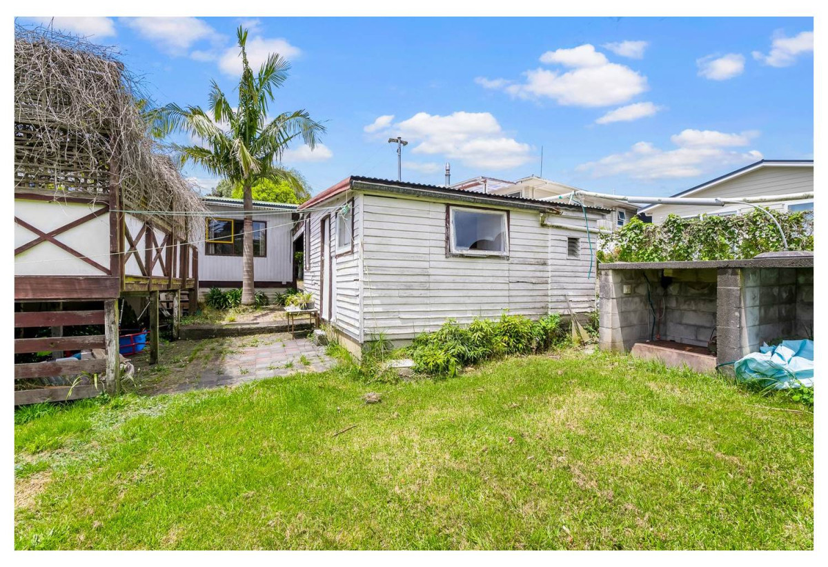 943m2 section, Tenants in place – income from day one, 2 beds 1 bath house with carport, Near beaches, shops, schools, transport, 355 Whangaparaoa Road, Stanmore Bay, Auckland