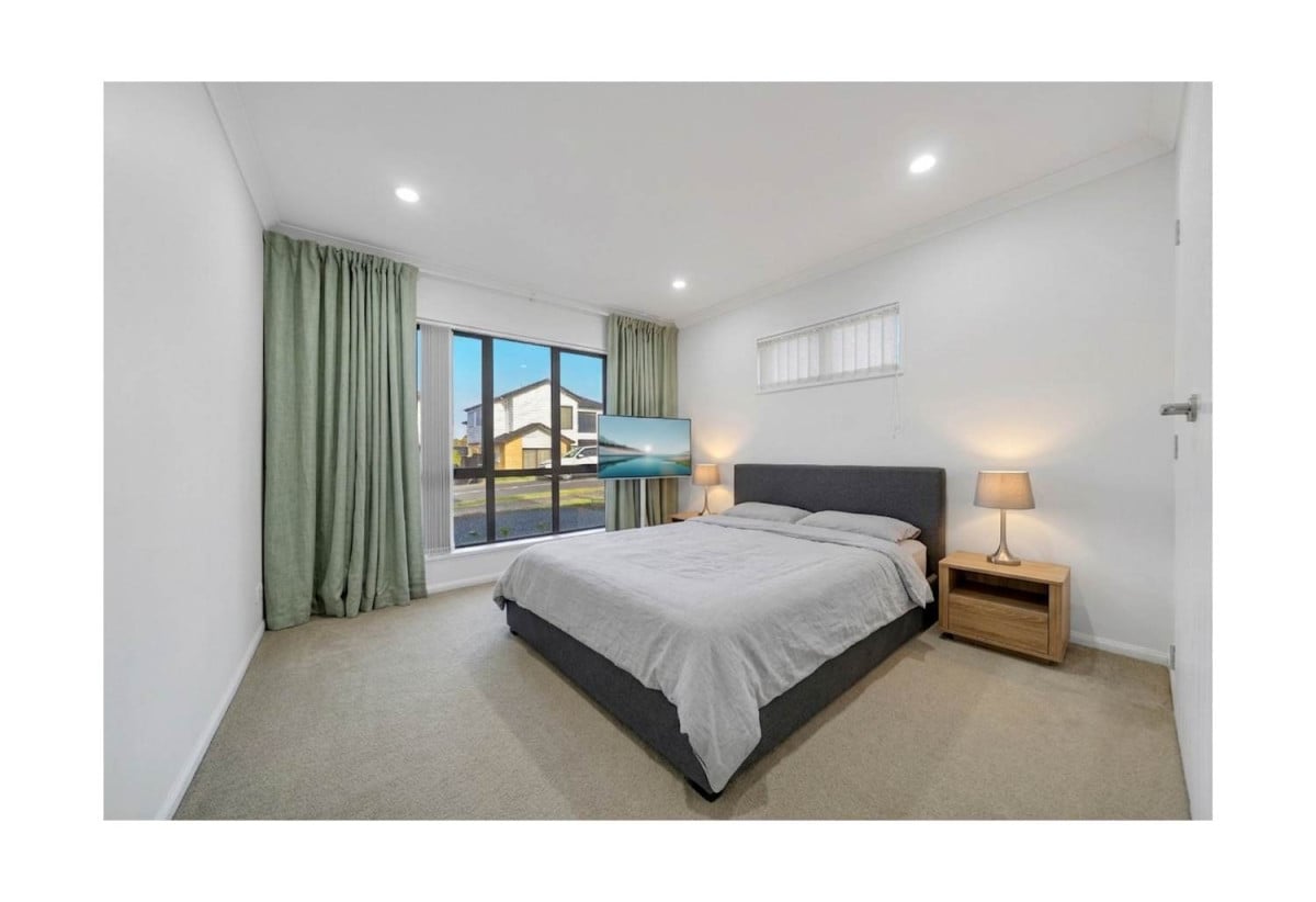 Owners downsizing–Too Big For Only Three in Mission Heights, 5 beds 3 baths house with double garage, 0.3 km to Mission Heights Junior College, 20 Viera Drive, Flat Bush, Auckland