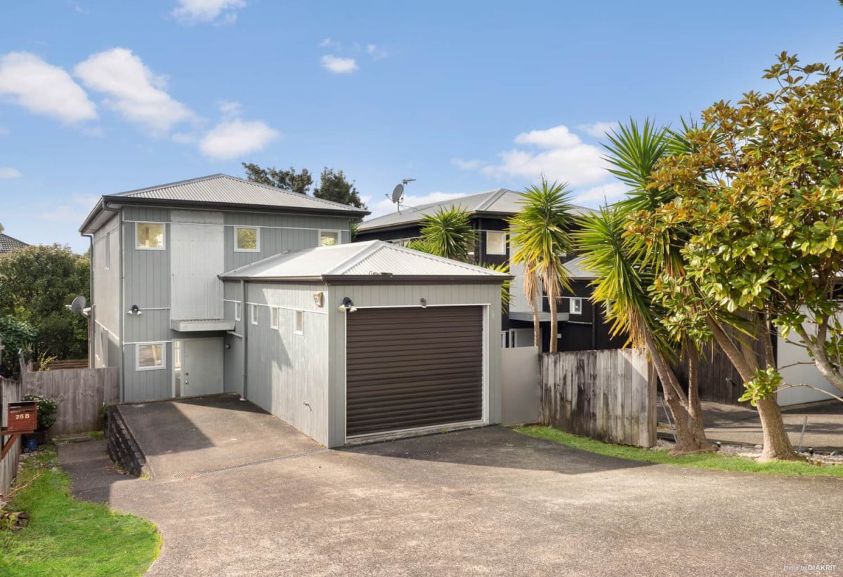 331m2 section, Renovated Standalone 3 beds 1.5 baths home with garage, Brand new spacious kitchen with granite top, new carpet, 25B Lucienne Drive, Ranui, Auckland