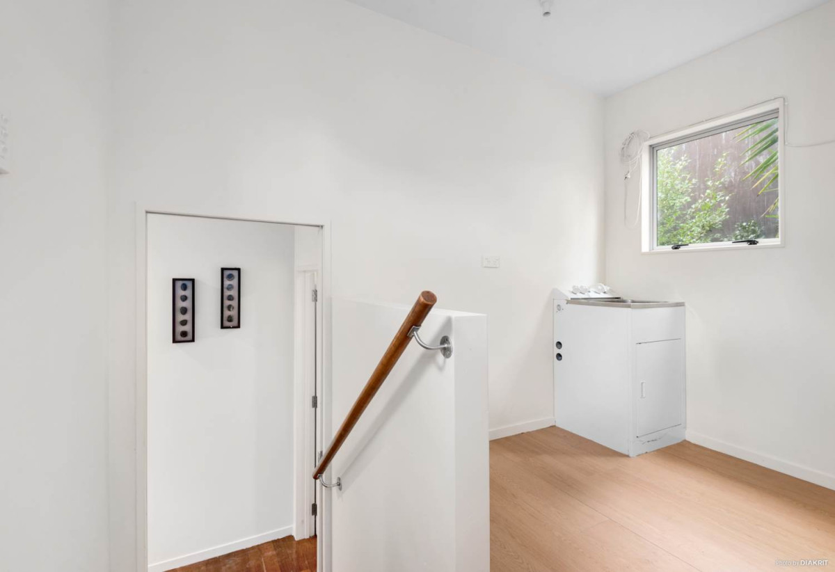 331m2 section, Renovated Standalone 3 beds 1.5 baths home with garage, Brand new spacious kitchen with granite top, new carpet, 25B Lucienne Drive, Ranui, Auckland