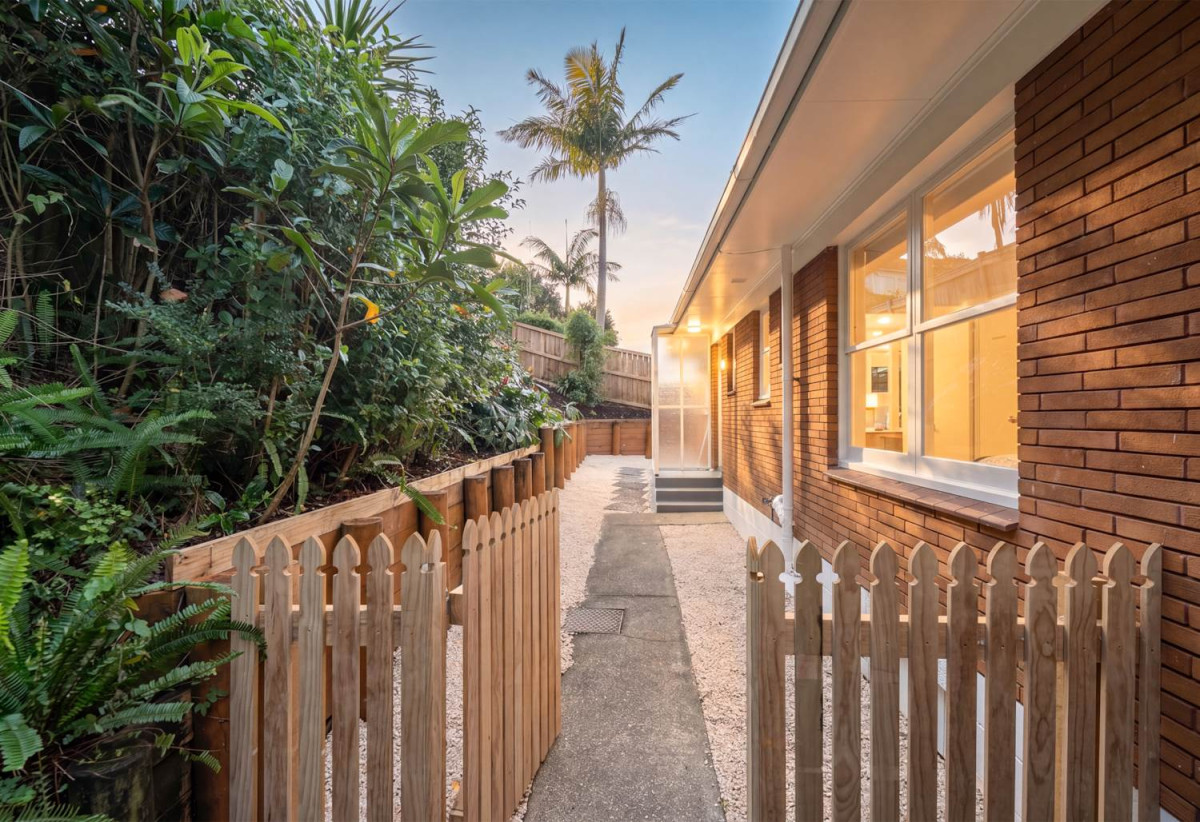 Double Westlake school zone, Renovated Brick and tile 3 beds 1 bath home with carport, 3/28 Gordon Avenue, Milford, Auckland