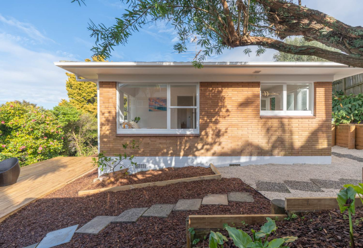Double Westlake school zone, Renovated Brick and tile 3 beds 1 bath home with carport, 3/28 Gordon Avenue, Milford, Auckland