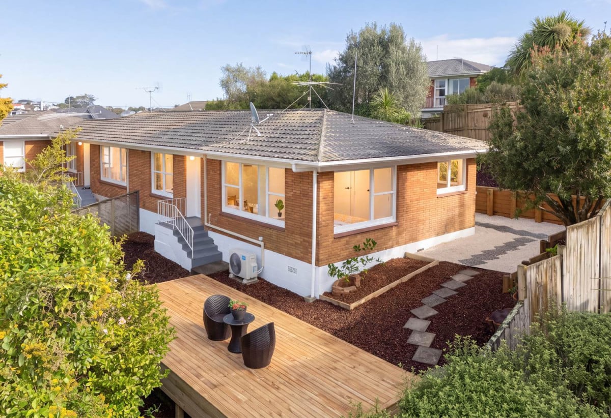 Double Westlake school zone, Renovated Brick and tile 3 beds 1 bath home with carport, 3/28 Gordon Avenue, Milford, Auckland