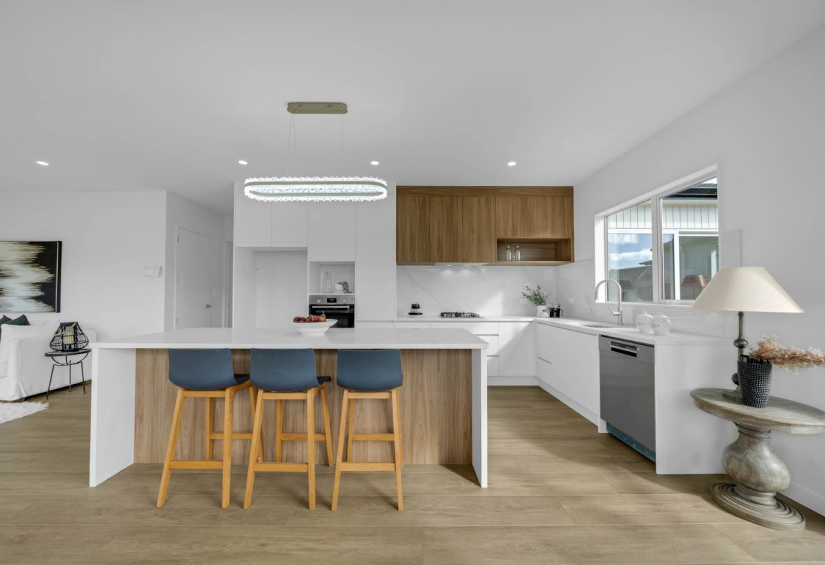4 beds (2 ensuites) 3 baths house with double garage, 97 Mutetai Road, Clarks Beach, Auckland