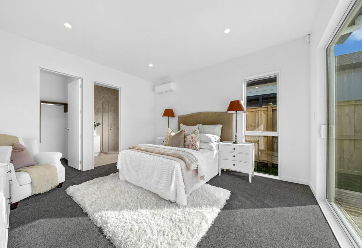 4 beds (2 ensuites) 3 baths house with double garage, 97 Mutetai Road, Clarks Beach, Auckland