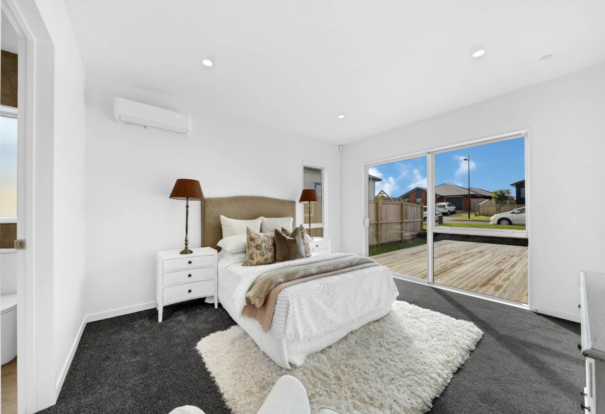 4 beds (2 ensuites) 3 baths house with double garage, 97 Mutetai Road, Clarks Beach, Auckland