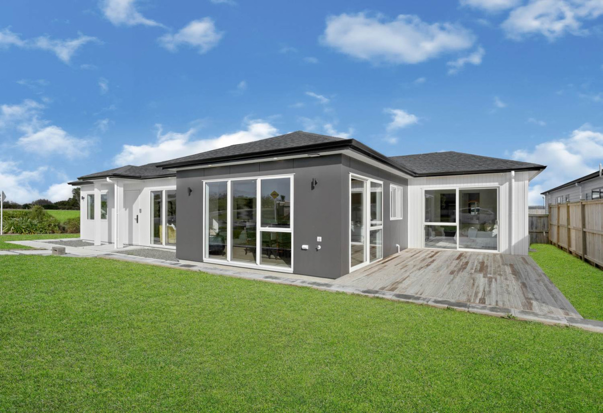 4 beds (2 ensuites) 3 baths house with double garage, 97 Mutetai Road, Clarks Beach, Auckland