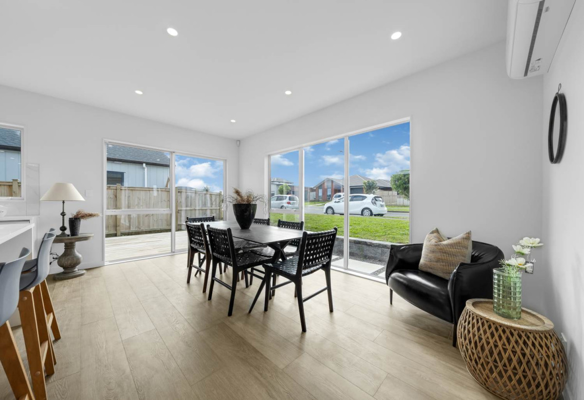 4 beds (2 ensuites) 3 baths house with double garage, 97 Mutetai Road, Clarks Beach, Auckland