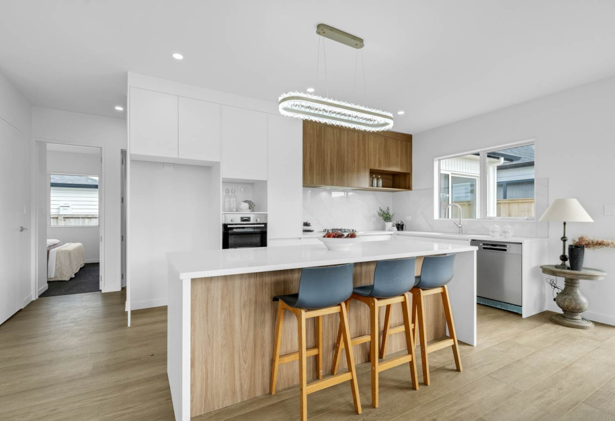 4 beds (2 ensuites) 3 baths house with double garage, 97 Mutetai Road, Clarks Beach, Auckland
