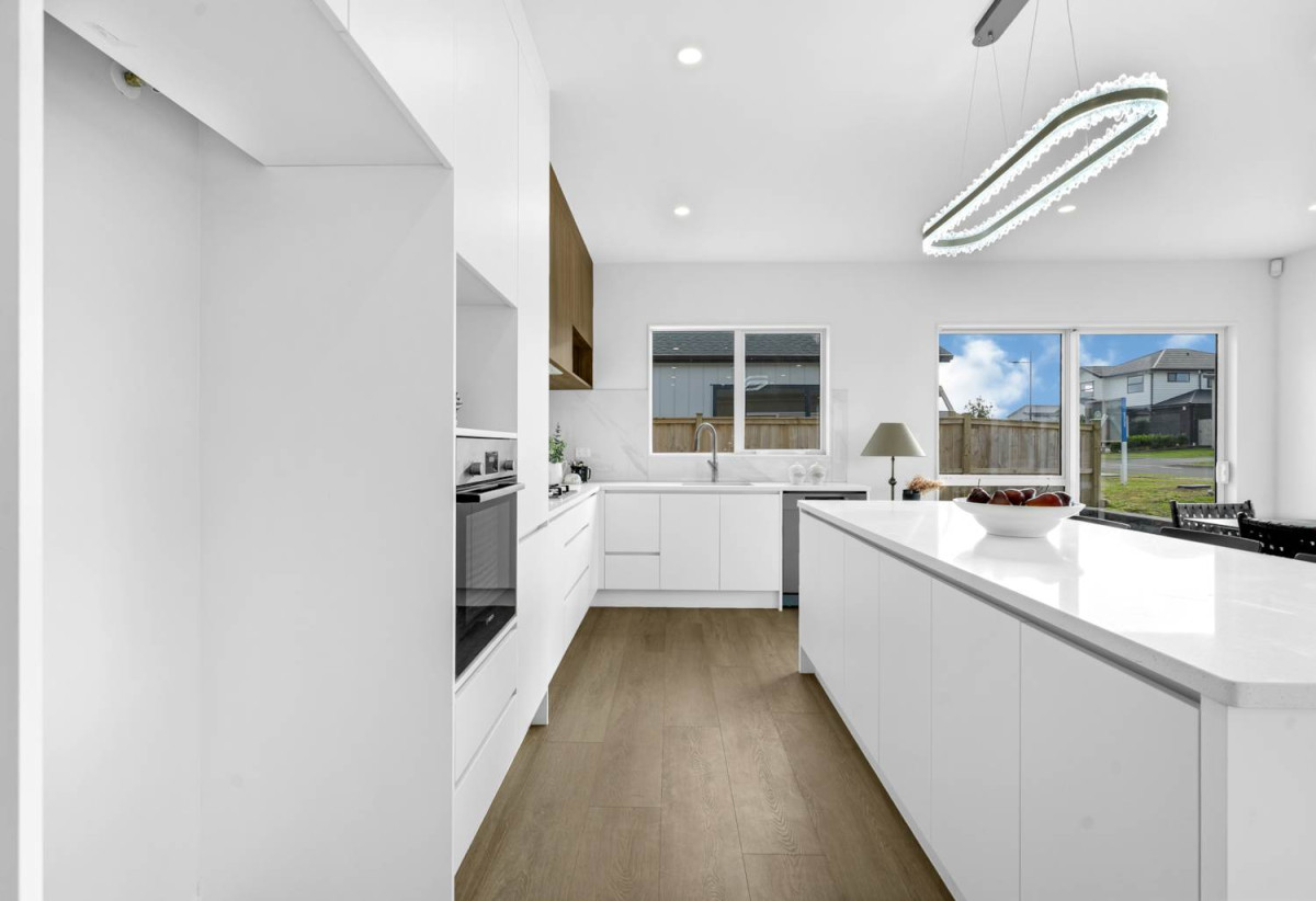 4 beds (2 ensuites) 3 baths house with double garage, 97 Mutetai Road, Clarks Beach, Auckland