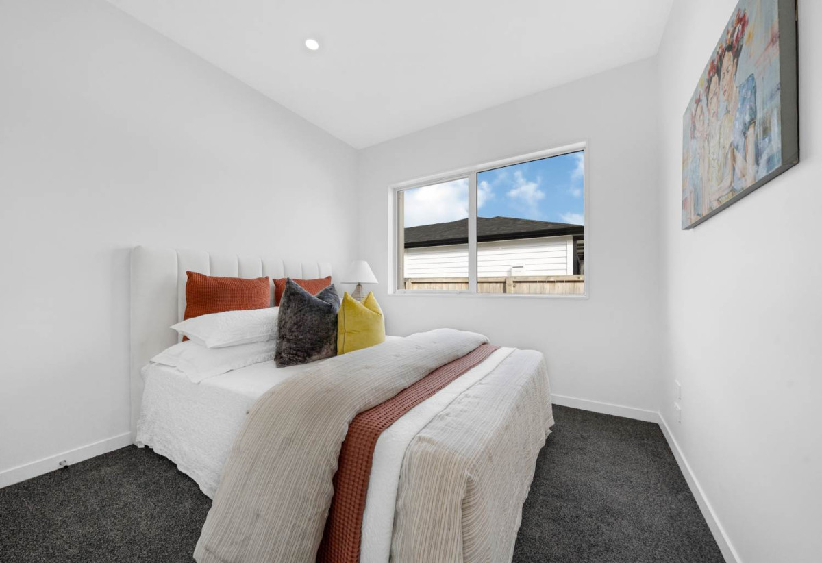 4 beds (2 ensuites) 3 baths house with double garage, 97 Mutetai Road, Clarks Beach, Auckland