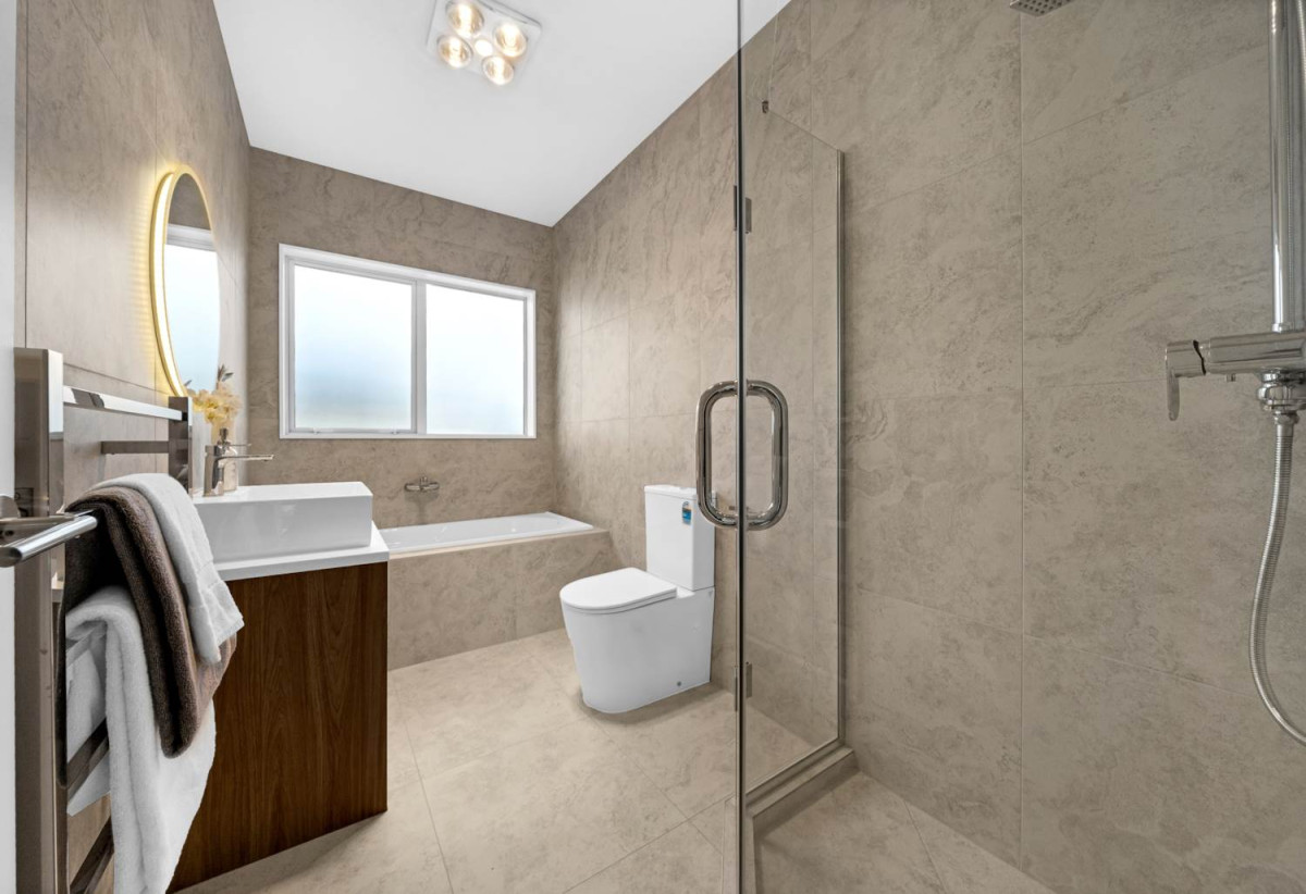 4 beds (2 ensuites) 3 baths house with double garage, 97 Mutetai Road, Clarks Beach, Auckland
